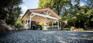 Individuell gefertigter Holzcarport der Zimmerei Matthies